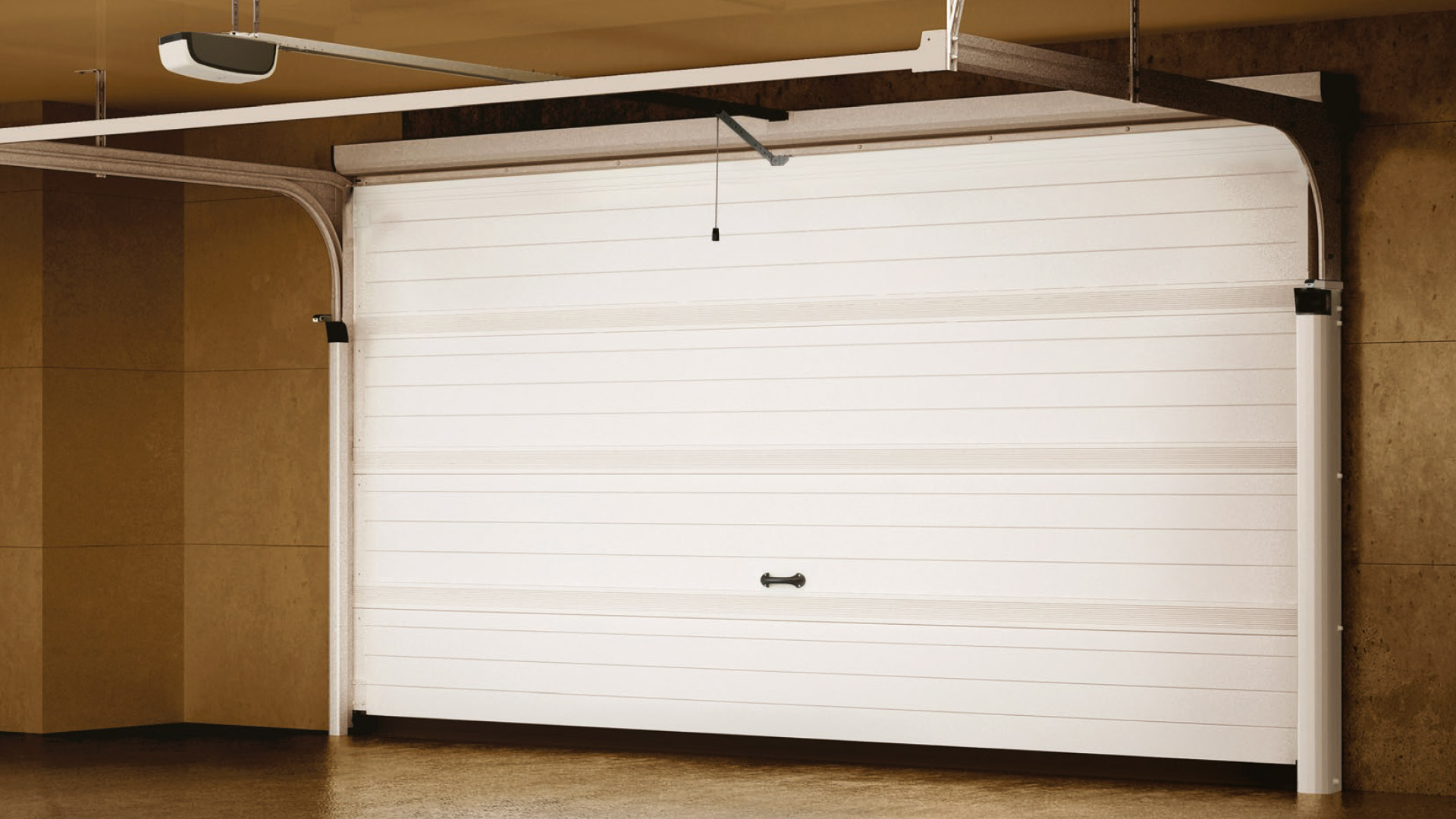 zdjęcie przedstawiające wnętrze garażu z bramą segmentową z automatyką, której producentem jest firma wiśniowski